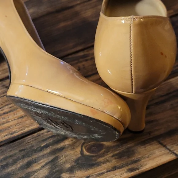 Stuart Weitzman Hummus Aniline Patent Leather Pumps Rounded Toe - Picture 15 of 15